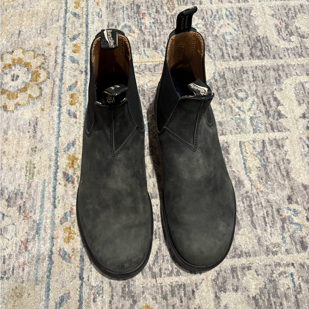 Black Blundstone Chelsea Boots